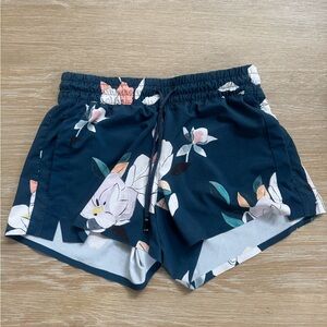 Athleta women’s navy floral print high waisted athletic soft shorts size 2